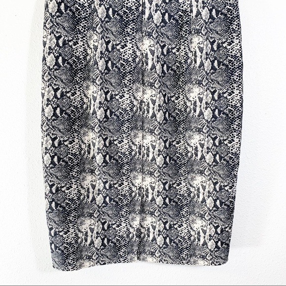 Katherine Barclay snake Print Pencil Skirt. Size 8 - Picture 2 of 10